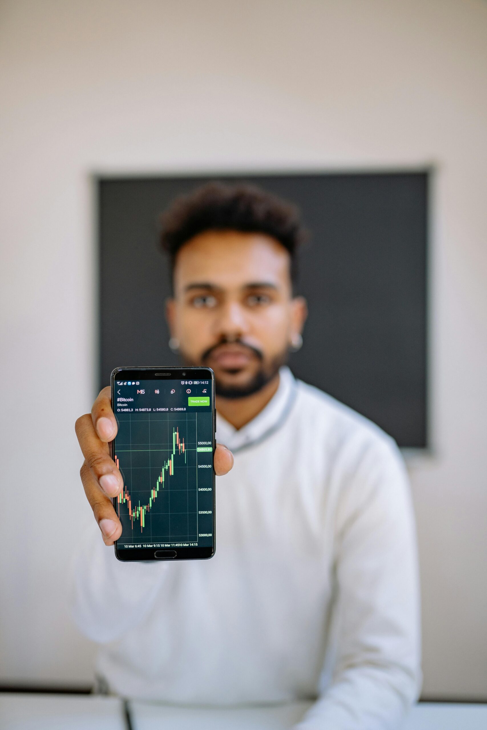 U.S. Stock Markets Experience Downturn as Tech Sector Faces Selling Pressure and Economic Signals Remain Inconsistent