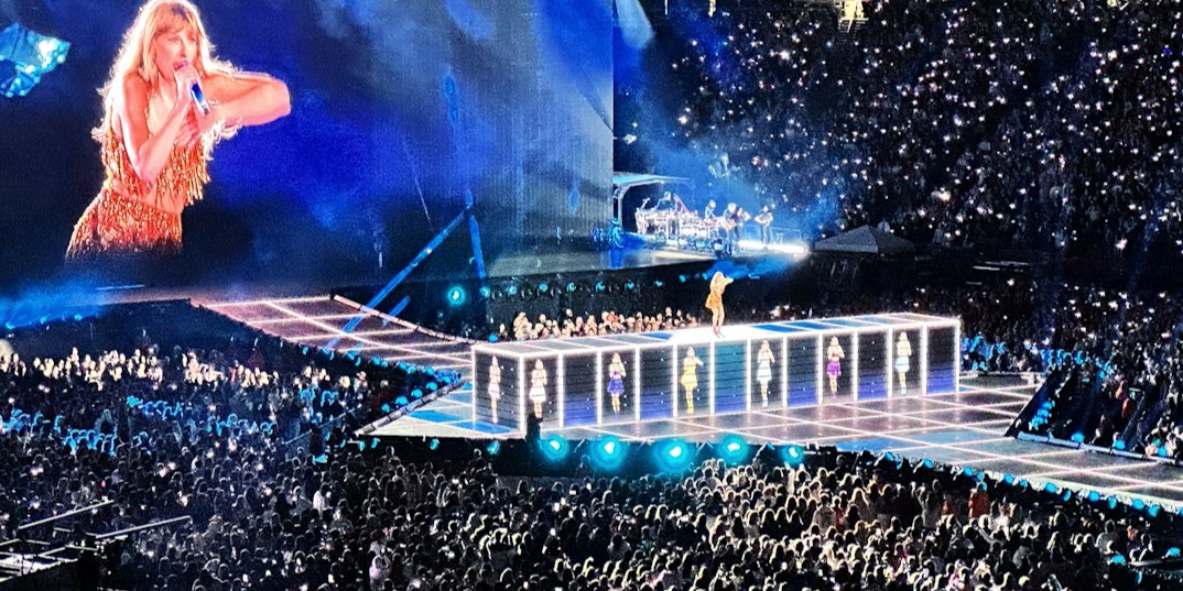 Taylor Swift’s ‘The Life of a Showgirl’ Album Sets Stage to Break Records