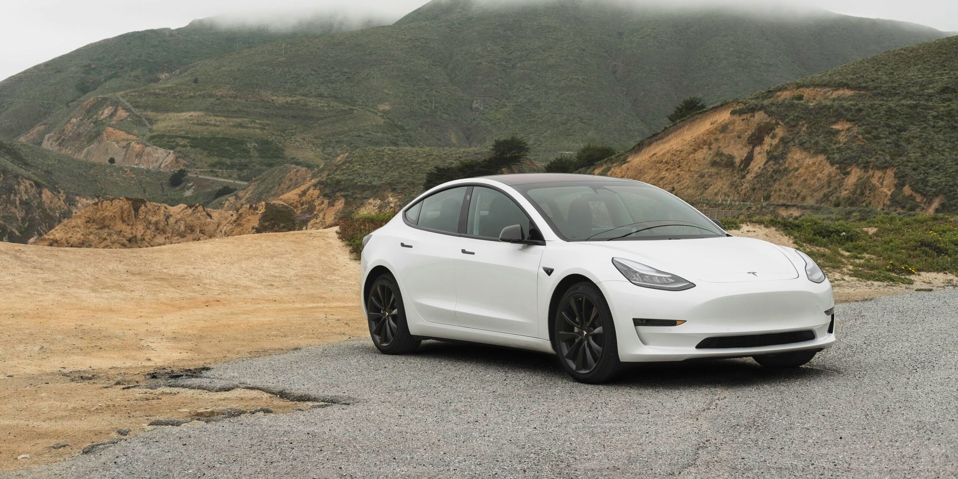 Tesla Shares Rise on Autonomous Robotaxi Expansion