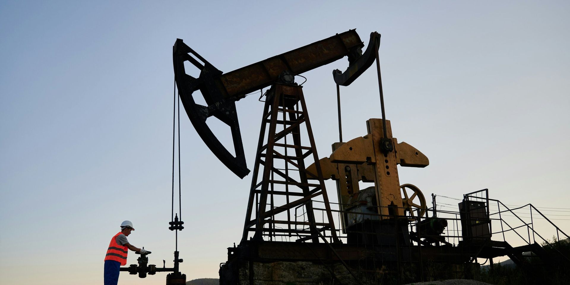 Oil Markets Settle as U.S.–Russia Summit Pauses Sanctions Plans
