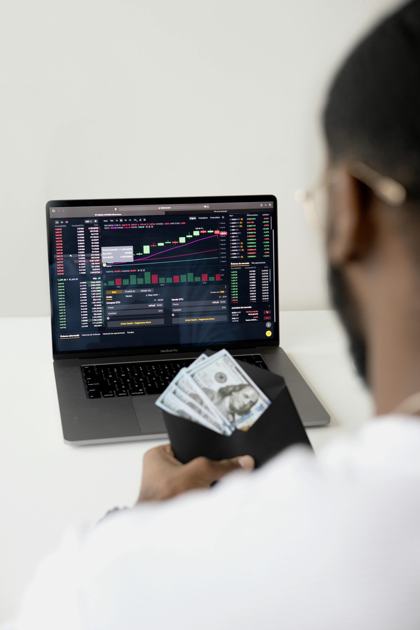Stock Market Retreats as Corporate Earnings and Economic Worries Surface
