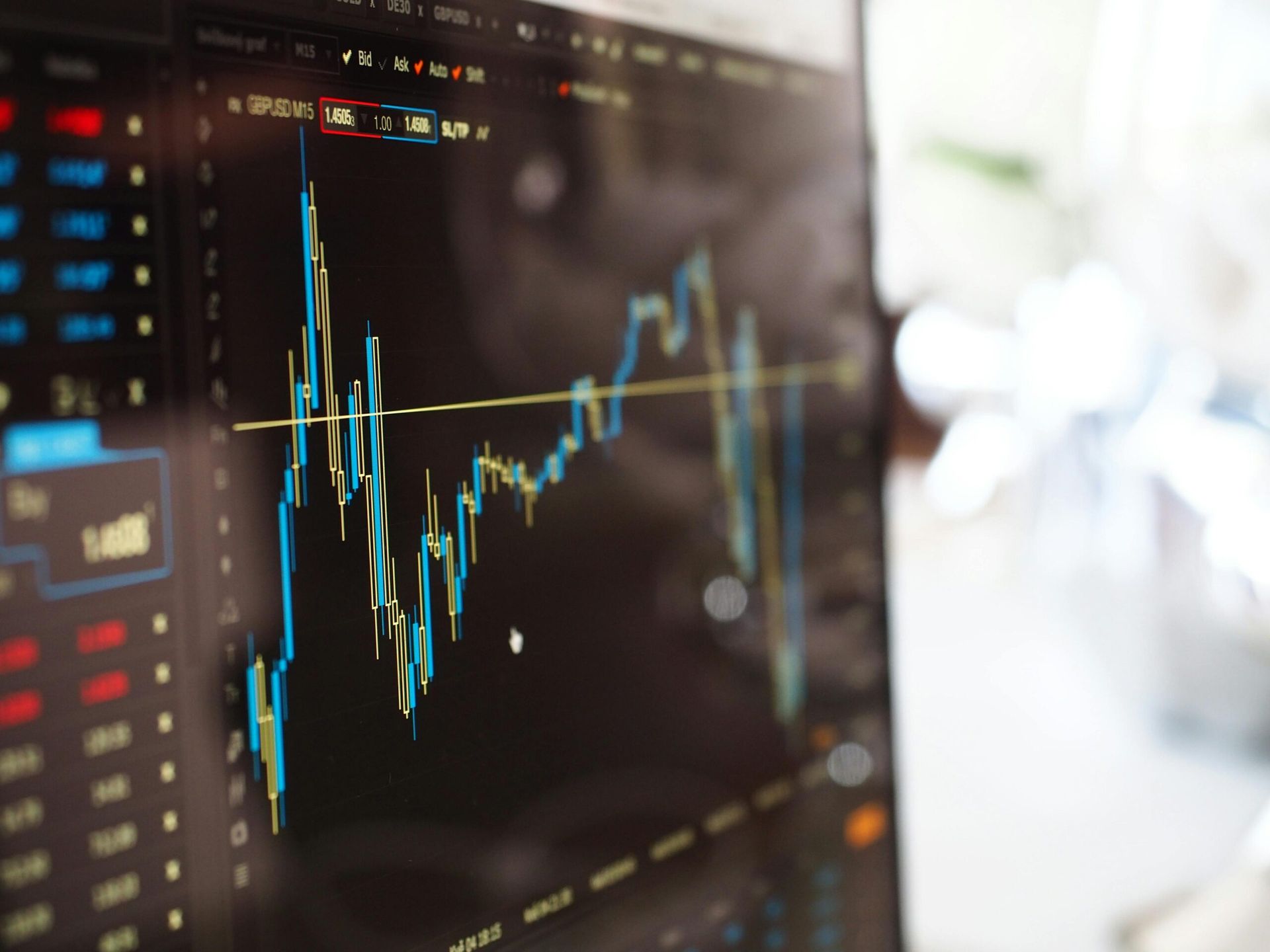U.S. Stock Markets Fluctuate as Economic Indicators Show Varied Trends